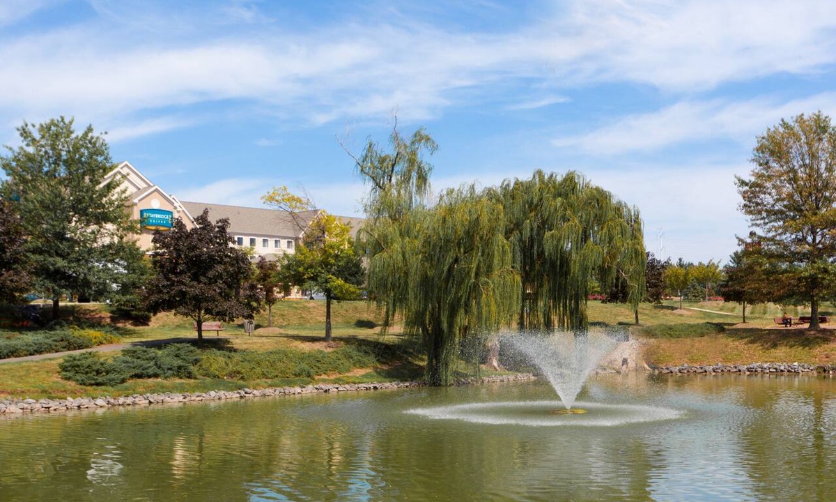 Chantilly Condo | Equipped Suite Near IAD | Free Breakfast + Shuttle to Airport + Corporate Area