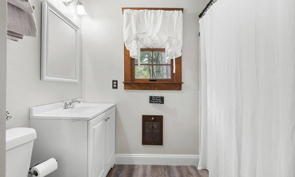 Blairsville Cottage | Escape to a Pet-Friendly Cabin near Helen, Blue Ridge & Appalachian Trail