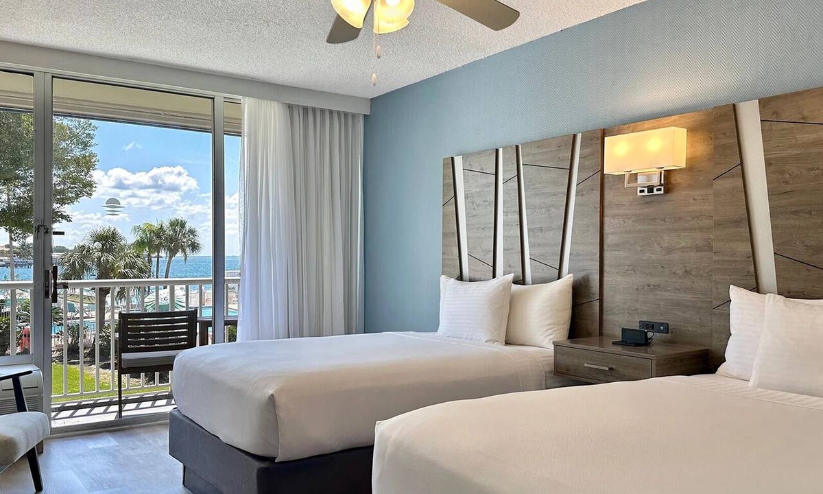 Pinellas Point Hotel | Escape to Enchanting Haven w/Ocean Panorama | Cabana Access & Coastal Dining