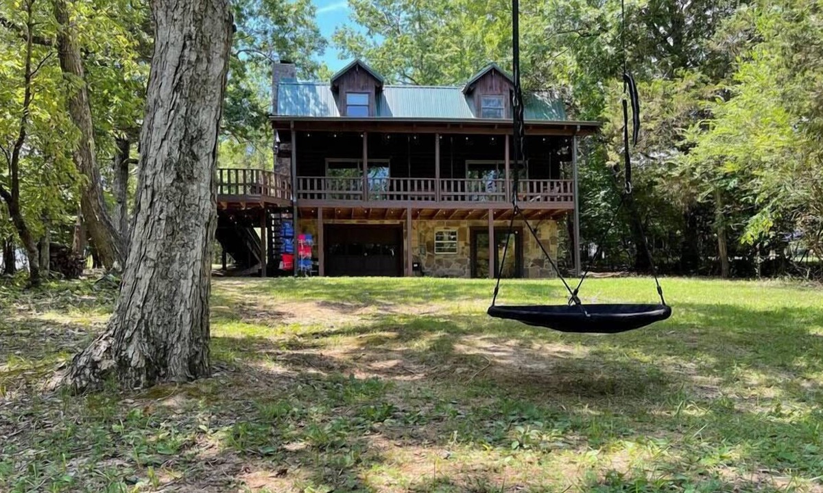 Spring City House | Everett Lodge - Cozy Lakefront Retreat
