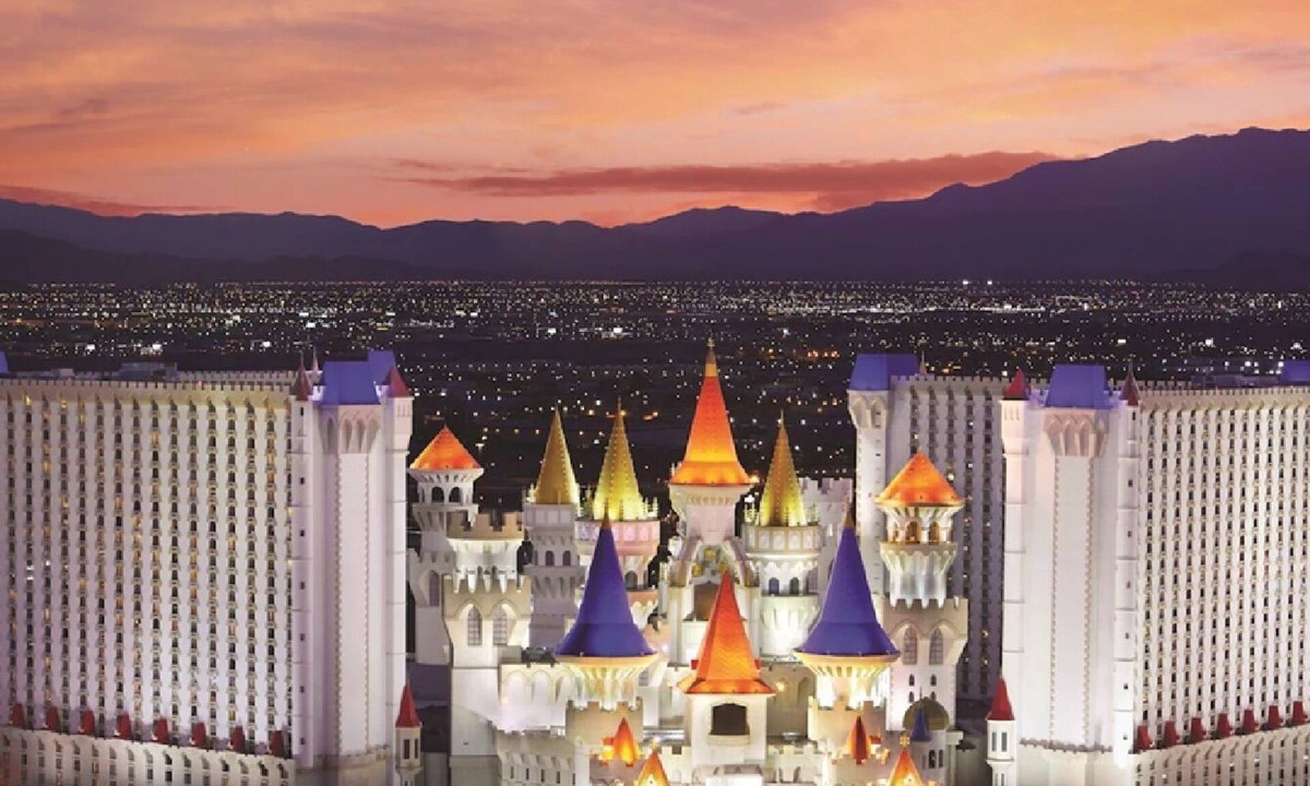 Las Vegas Strip Hotel | Excalibur Hotel & Casino - 2 Queen Beds