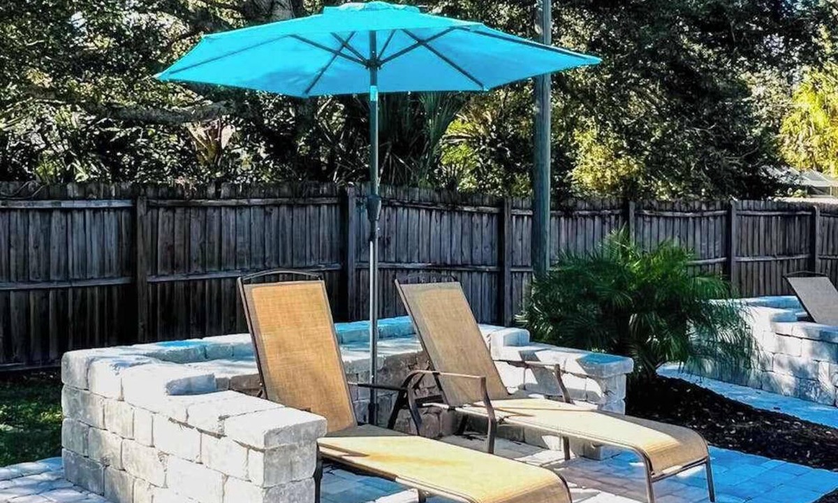 Bayou Oaks House | Exquisite bungalow with shared pool, washer & dryer, and WIFI