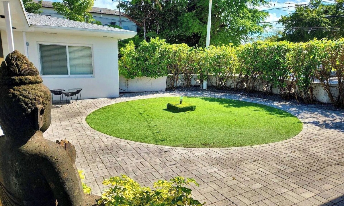 Northeast Miami Condo | Fabulous Studio 15 min from The Beach