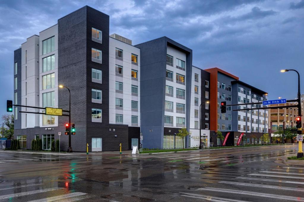 Downtown Minneapolis Hotel | Fairfield by Marriott Inn & Suites Minneapolis Downtown