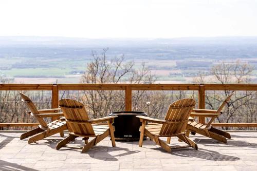 Kabletown House | Family and Pet Friendly Cabin with Mountain Views, a Hot Tub, and Access to the Appalachian Trail, Perfect for a Weekend Getaway