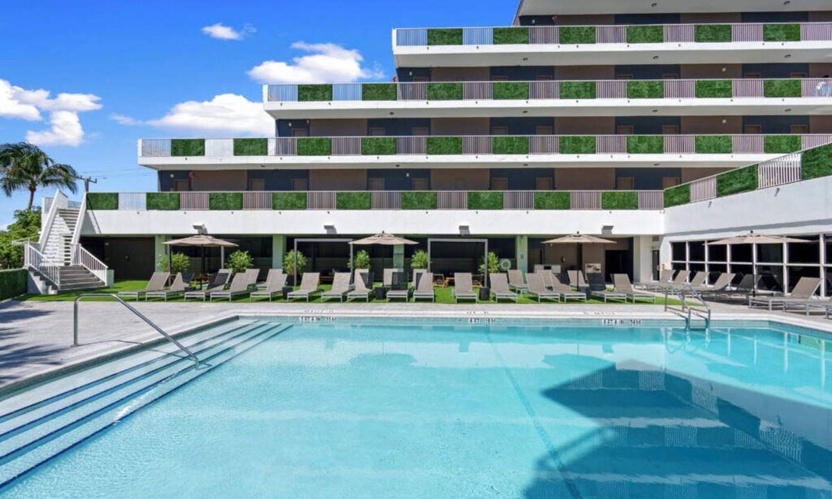 Central Beach Hotel | Family Ocean Getaway | Pool Access | Near Las Olas Blvd | 4 Stylish Units