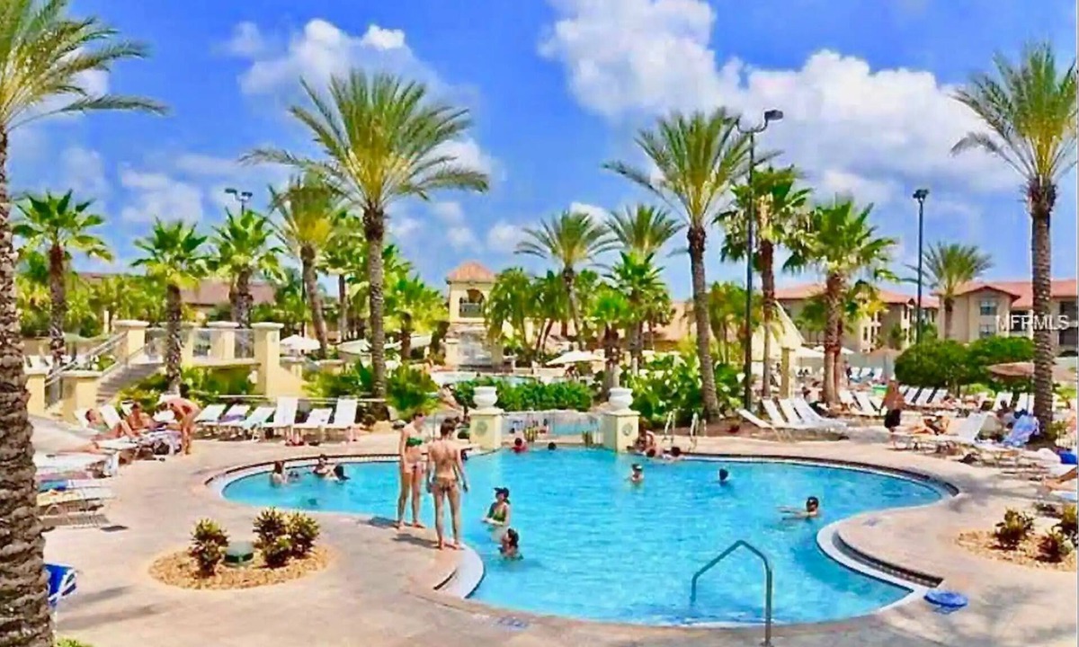 Regal Palms House | FamilyFun: 4BR 3.5BA Townhouse near Disney & indoor Pickleball courts