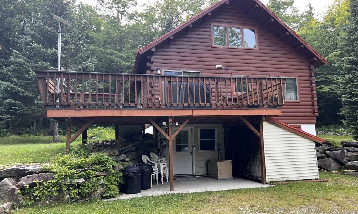 Stratton Cabin | Fantastic Lakefront Wooden Cabin Settled Between Trees in Stratton, Vermont