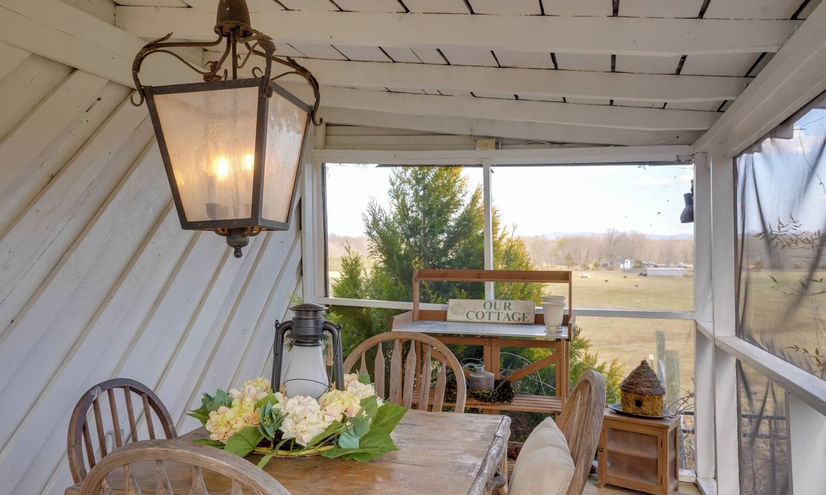 Clifford House | 'Farm House at Fairview' Rustic Retreat in Amherst