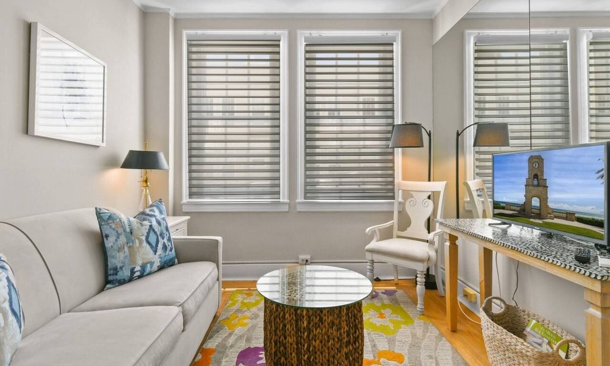 Palm Beach Condo | FIFA byTRAIN/Pool/StepsToBeach/Dine/Pearl 1brCondo