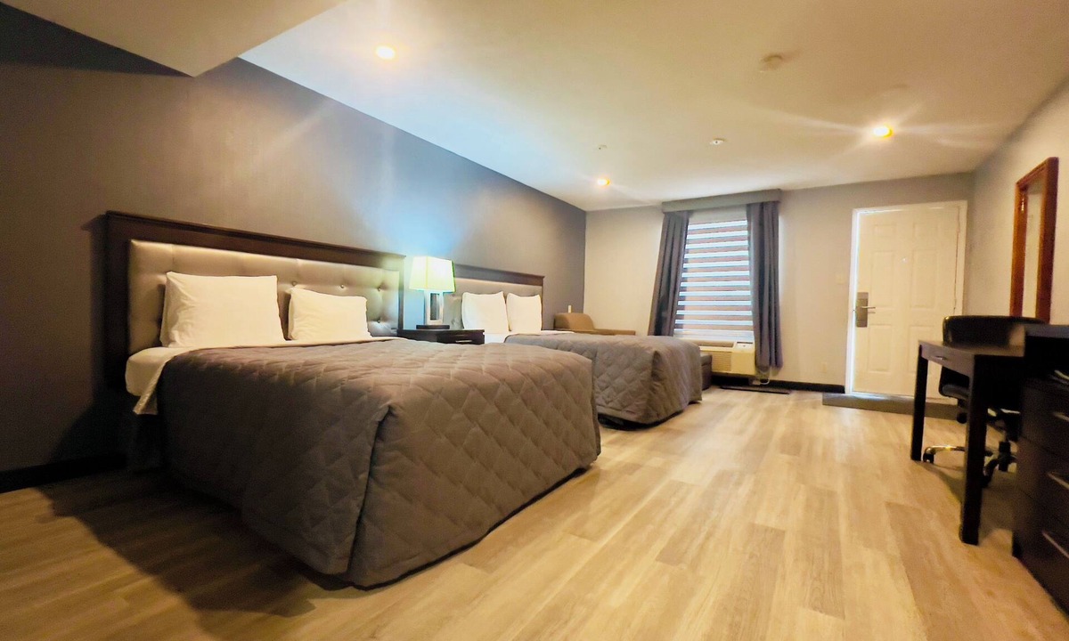 Cornwall Hotel | First Canada Inn Cornwall