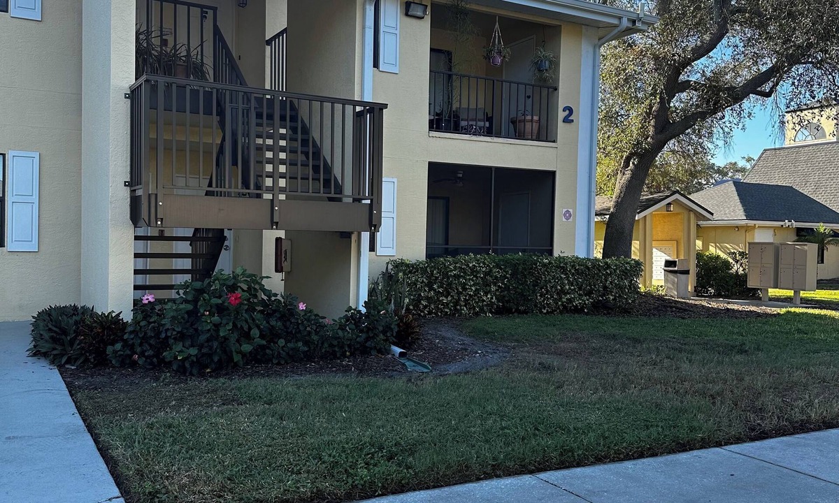 Pinellas Point Apartment | Florida home family ready for the sun and beach
