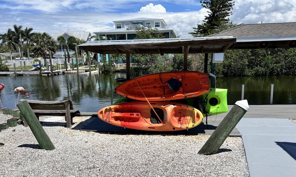 Southside Rural Community House | Florida waterfront home with pool and use of kayaks