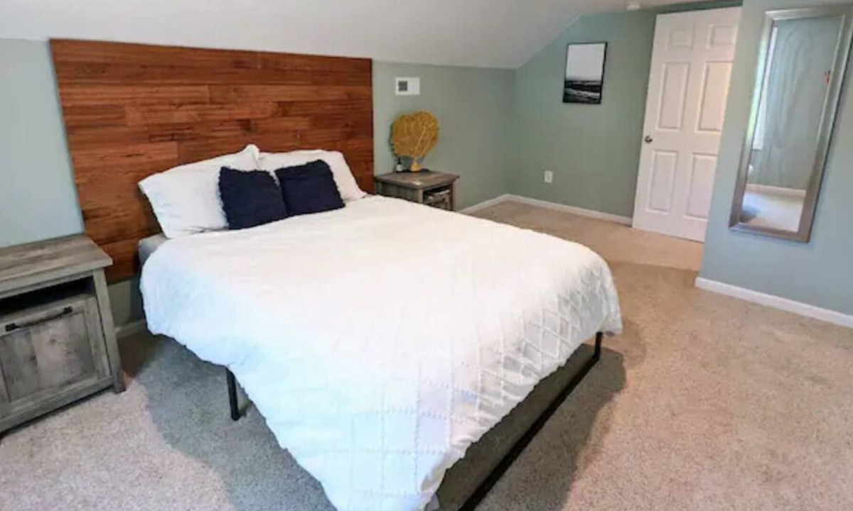 The Point Apartment | Forest near the Sea, country/rural setting, less than 20 minutes from the beach!
