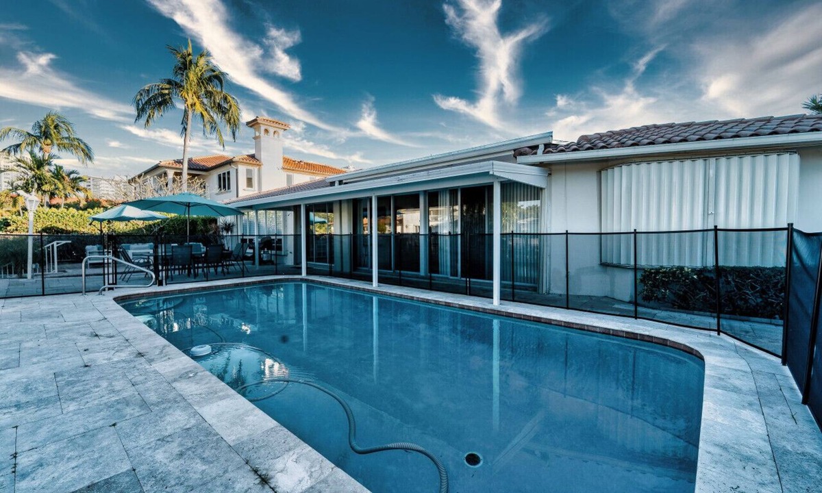 Bermuda Riviera House | Fort Lauderdale - Las Olas · Waterfront Spacious Gem-Walk To Beach