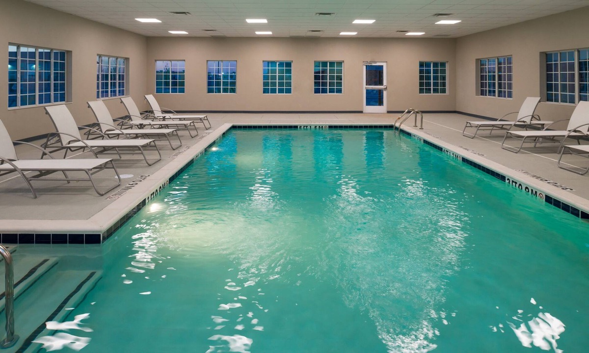 Pecos Condo | Free Breakfast. Pool. Gym. Near Maxey Park Zoo!