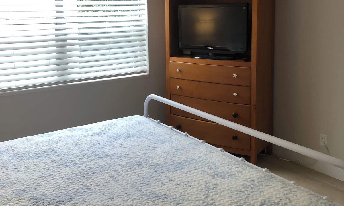 Bel Air Condo | Fresh and bright newly renovated 2-bdrm 2-bath condo just steps front the Beach