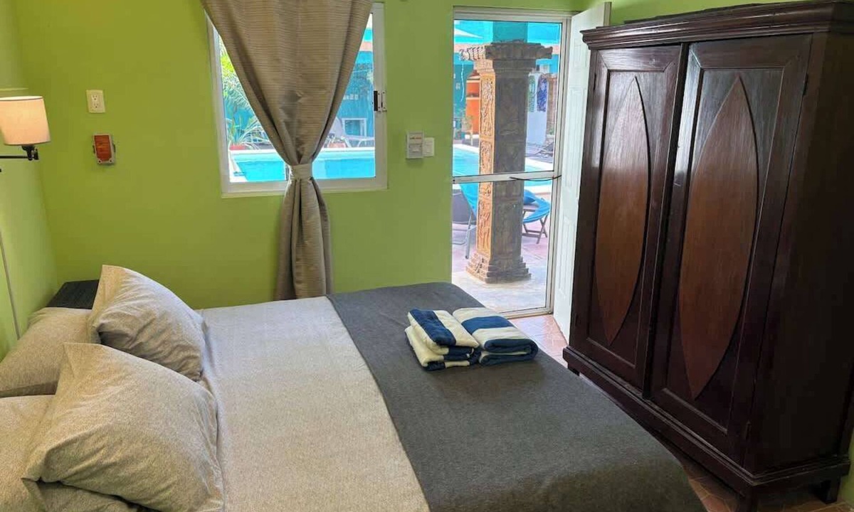 Chelem Apartment | Friendly Chelem Poolside Apartment!
