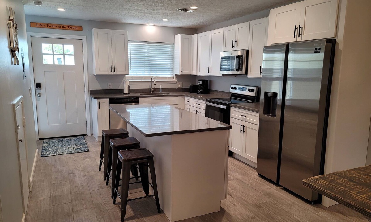 Gulf Vista House | Fully Renovated on Sunnyside Beach - Golf Cart Included - Pool - 3 Bedroom