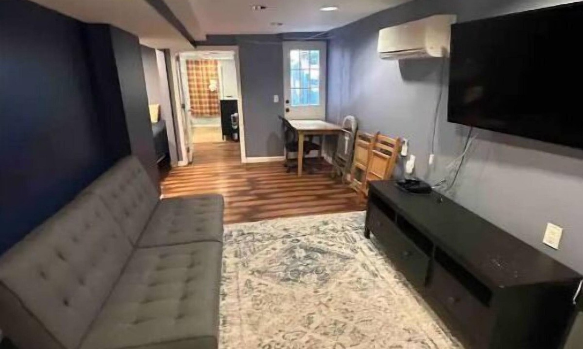 Columbia Heights House | Fun and cozy 1.5BRM Kid & Pet Welcome in CoHi