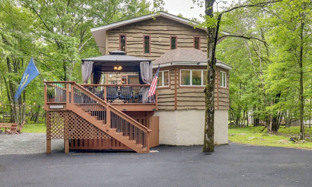 Briar Crest Woods House | Game Room, Deck & Fire Pit! Pocono Mtn House