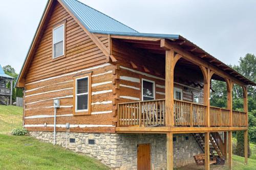 Vesta House | Gas Grill! Cabin Retreat, 2 Mi to Blue Ridge Pkwy