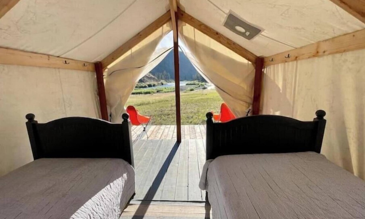 Shoup RV Rental | Glamping Tent for 2 on the Salmon River, Breakfast Included, 2 Twin Beds