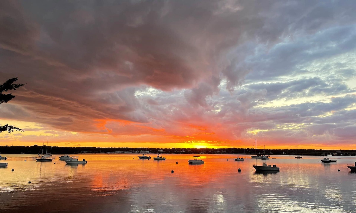 Lagoon Heights House | Glorious Sunsets and Fun on Private Waterfront in Beautiful, Comfortable Home.