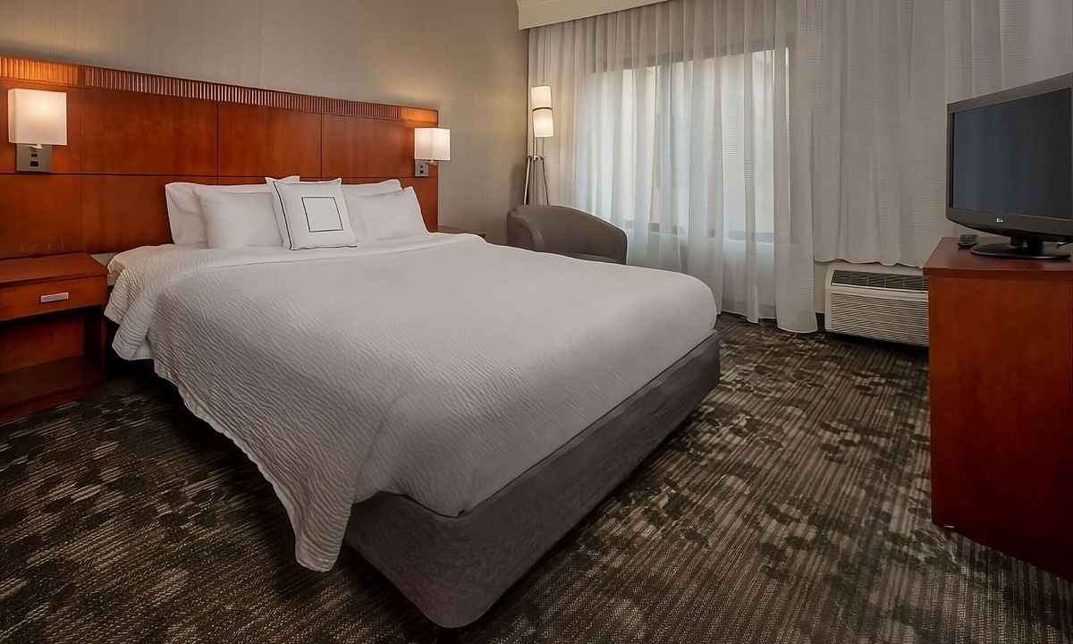 Newark Hotel | Go fishing or boating at Becks Pond! Pet-friendly Suite with Free Parking Onsite