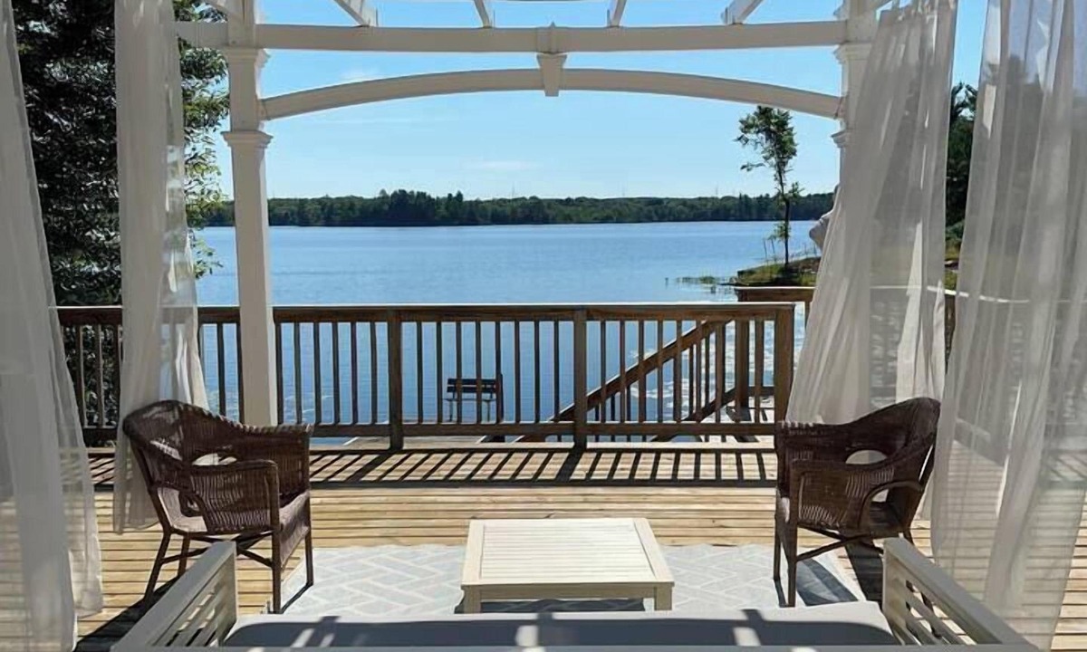 Central Frontenac House | Godfrey Lakefront Getaway