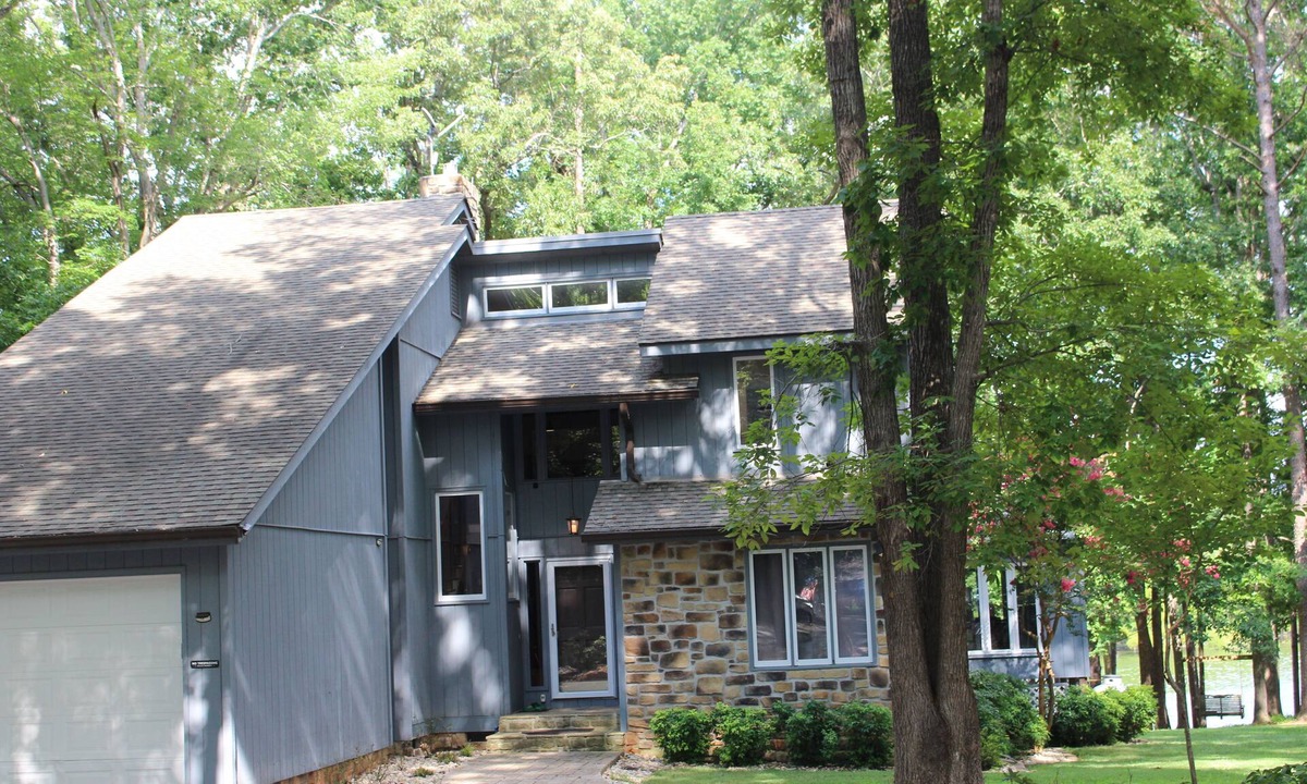 Merifield Acres House | Gorgeous Lakefront Home on KERR LAKE located in Merifield Acres, Clarksville, VA