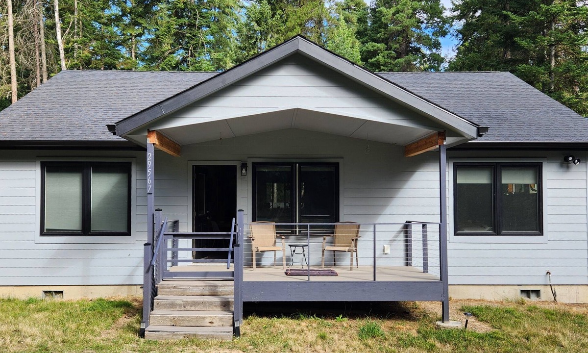 Carey Bay House | Gorgeous, Quiet, Relaxing 2-bedroom home in Conkling Park - Dog Friendly