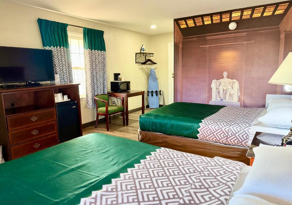West Falls Church Hotel | Governor House Inn Arlington/Falls Church