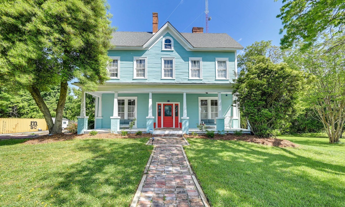 High Point House | Grand Historic Home w/Yard & Deck in High Point!
