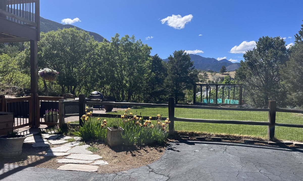 Southwest Colorado Springs Apartment | Great for families with beautiful Mountain Views. Monthly rates available
