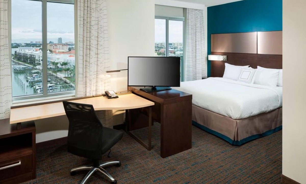 Clearwater Beach Hotel | Great Relaxing View near Clearwater Beach! Three Convenient Rooms w/King Bed