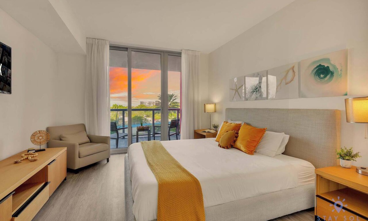 Hallandale Beach Apartment | Great views Apartment with Pool & Balcony