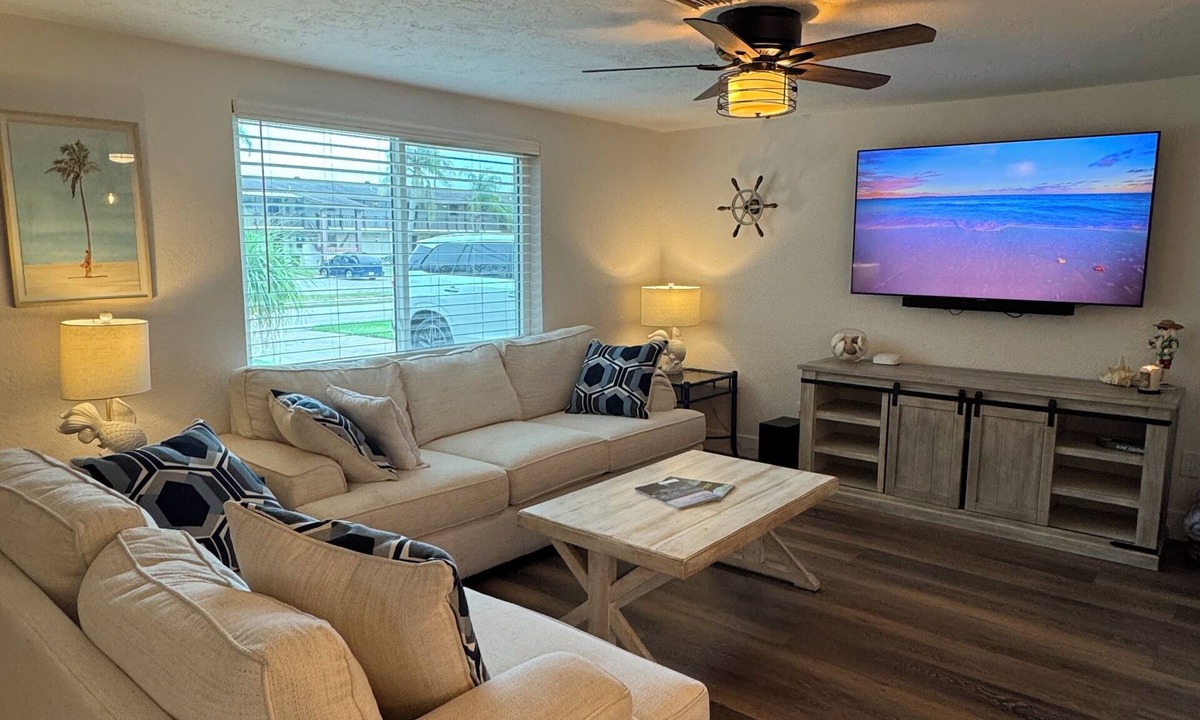 Marthas Vineyard House | Gulfside Getaway - Newly renovated waterfront 3-bedroom w/dock in Port Richey