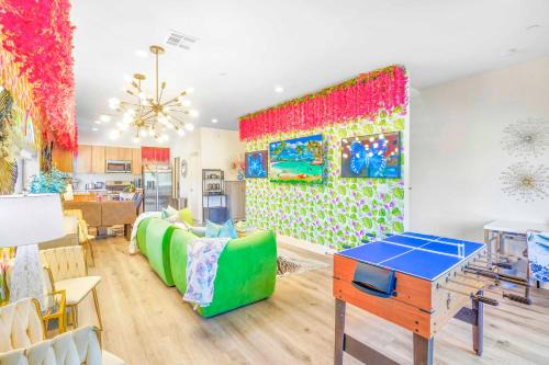 North Hollywood House | H - Huge NoHo 5BR Family Home by Universal - Games - Balcony - Parking - SoFi