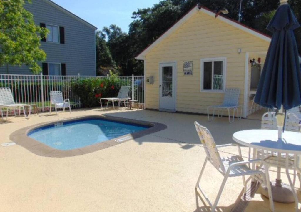 Demere Park Apartment | H5 close to the front pool and clubhouse downstairs by lake