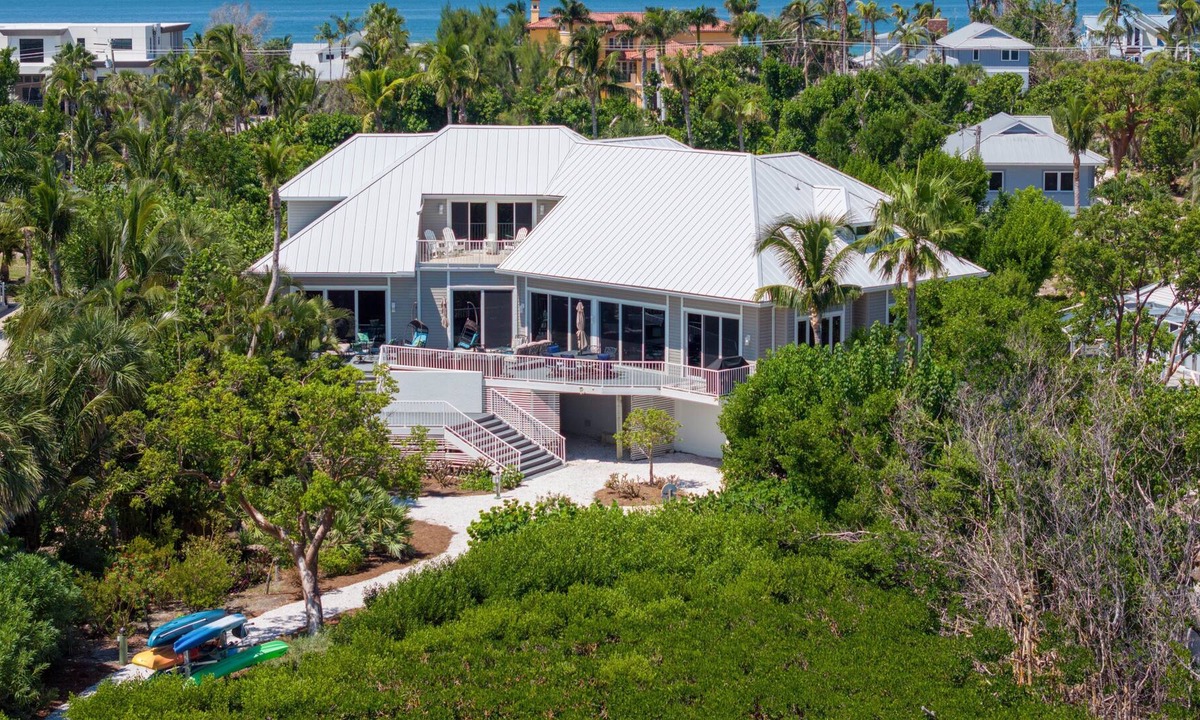 Wulfert House | Hakuna Matata ! Beautiful Five Bedroom Captiva home with many free amenities !