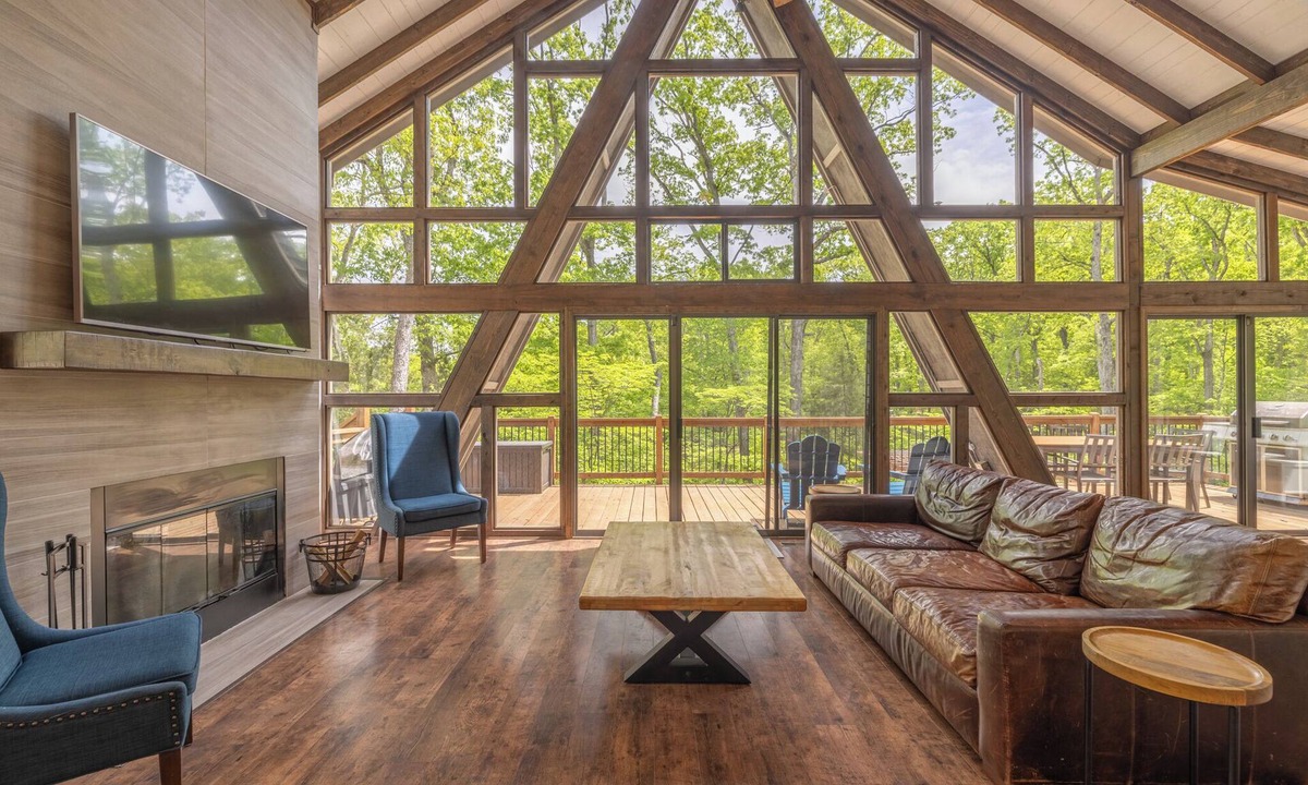 Wright City Ski Chalet | Hampton's Hideaway by Innsbrook Vacations!