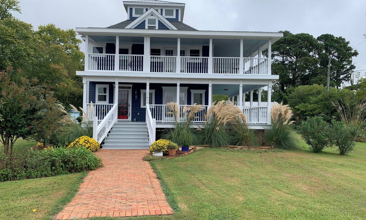 Onancock House | Harbor Master-Waterfront 3 bedroom home with endless pool pickleball fenced yard