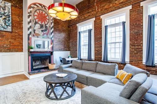 Old City Apartment | Heart of the Old City- Minutes from Market Square
