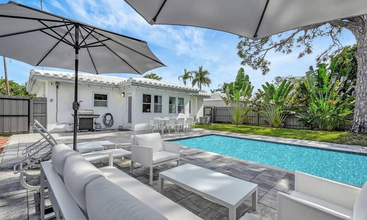 Poinsettia Heights Villa | Heated pool, 2 miles from Beach! Updated home: BBQ, large backyard, comfy beds