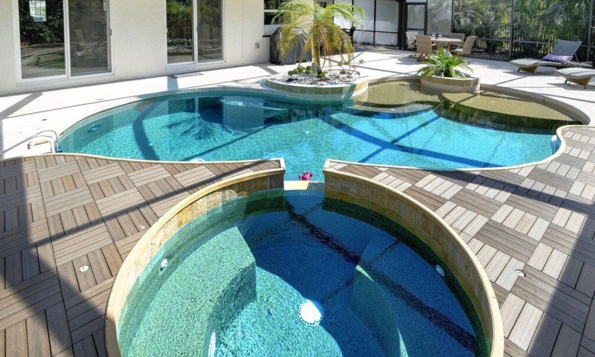 Gulf Gate Estates House | Heated Pool Home Near Siesta Key Beach | 3BR | Walk to Dining | Pet Friendly
