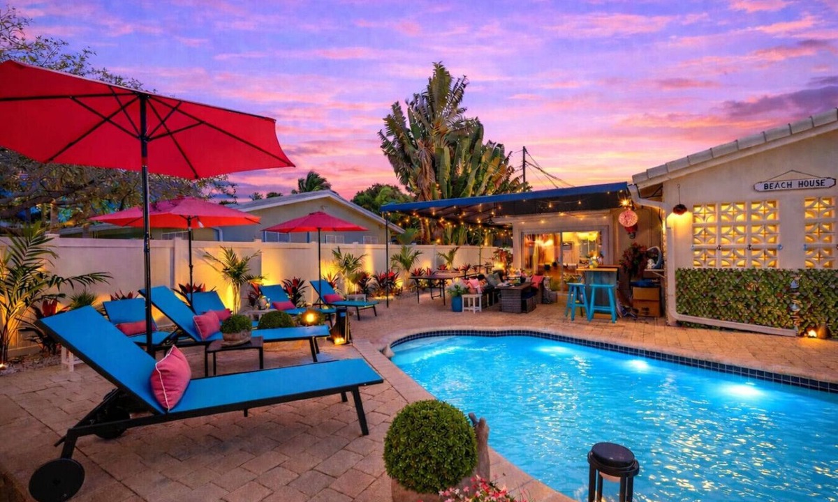 Lighthouse Point House | Heated Pool, Putt-Putt, Billiards, Ping Pong, Bar
