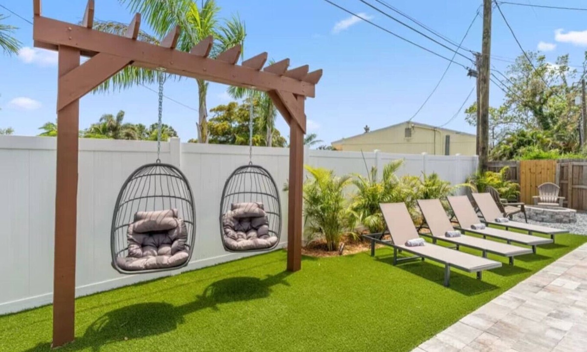 St. Petersburg House | Heated Pool-St Pete Beach Bungalow-Gameroom, golf, bowling, fire pit-Slps 10