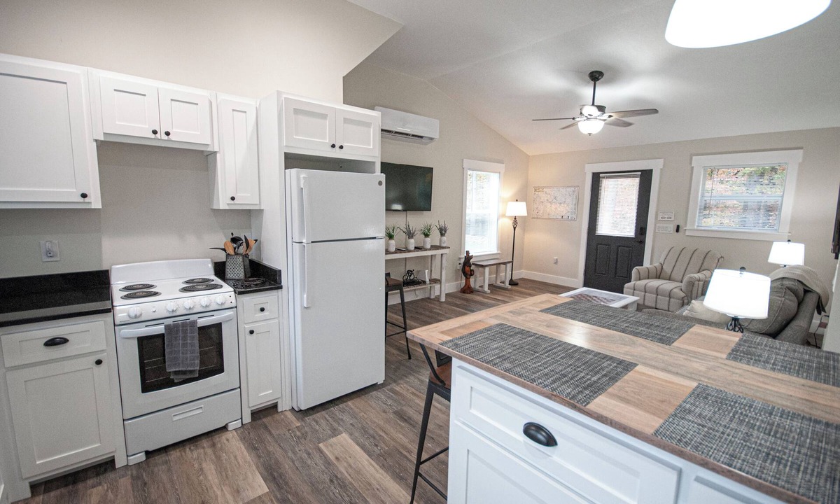 Hiawassee Cabin | Hiawassee Hideaway 1 Bedroom Bath Stylish Getaway in Hi River Country!