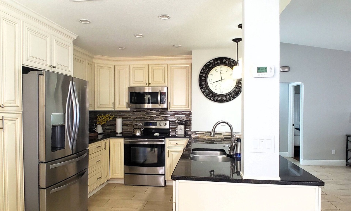 Country Oaks House | Hidden Gem Home in Sarasota w/amenities by UTC Mall and Siesta Key